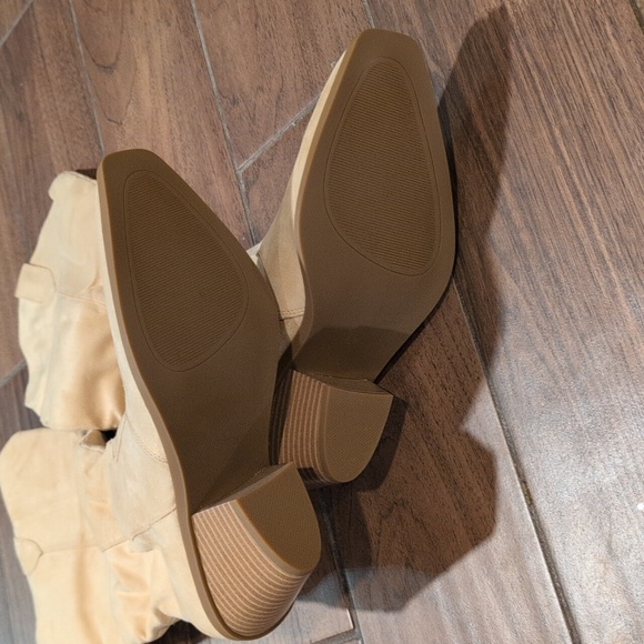 Stylish Cream Women's Boots - Picture 2 of 3
